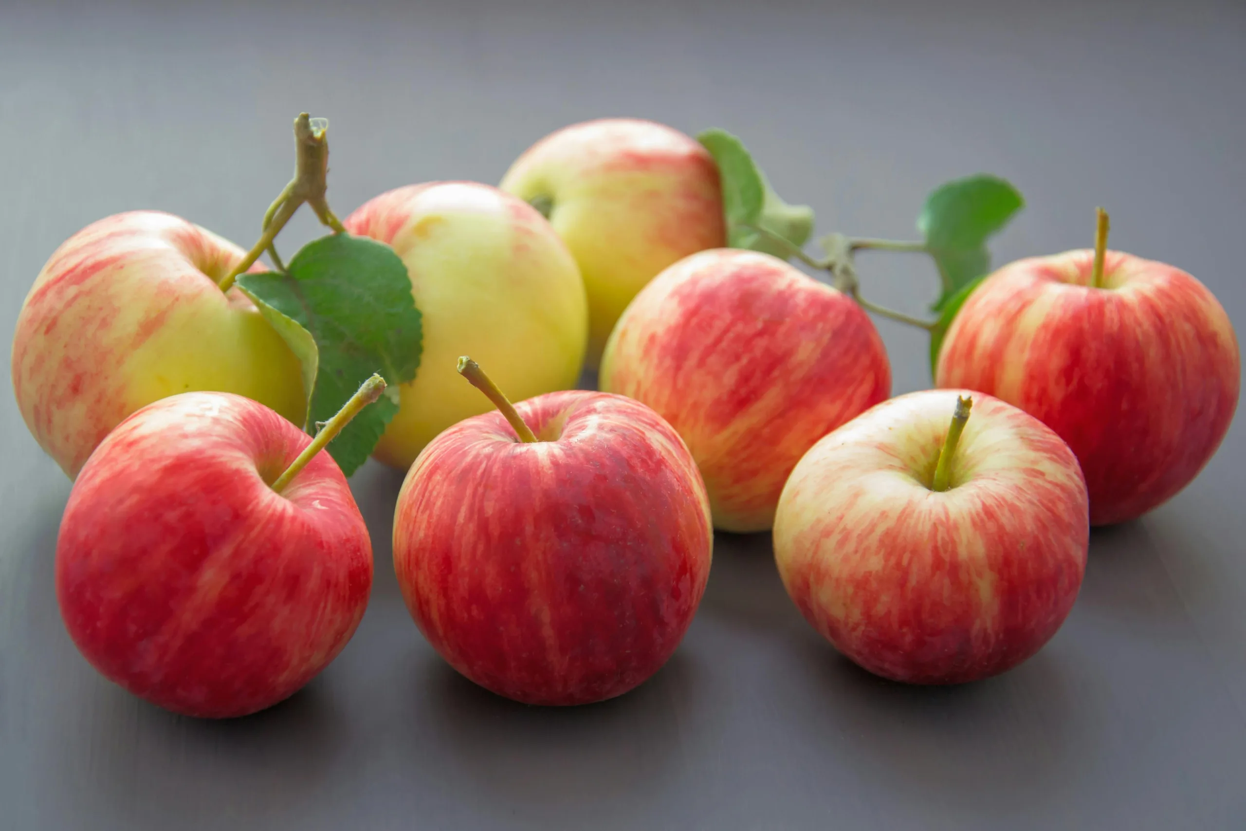 14 Health and Nutrition Benefits of Apples